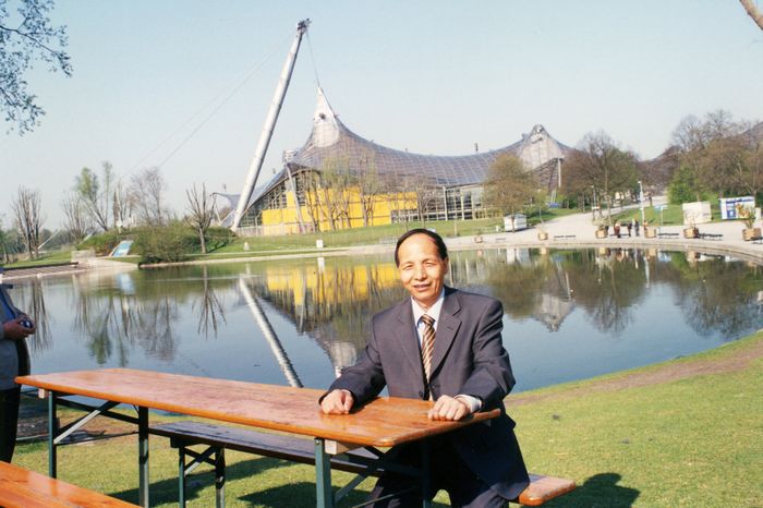 牛迈程艺法自然 书写人生(组图)