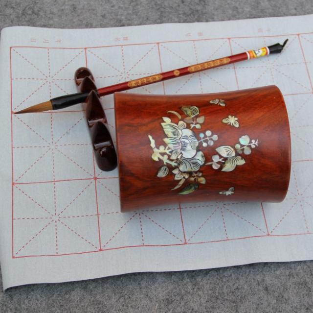 贝雕花梨木笔筒