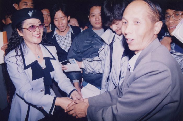 与著名作家菀云在一起